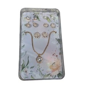 6‎ piece earring and necklace gift set.